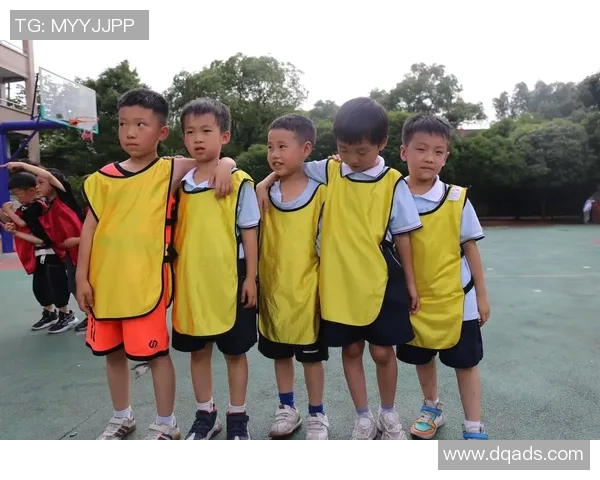 孩子们在篮球场上挥洒汗水精彩瞬间记录打篮球视频带来的快乐与成长
